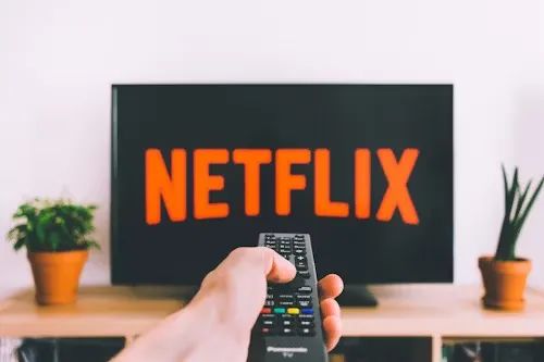 速递｜OpenAI技术落地流媒体？Netflix澳新地区测试AI搜索，交互式搜索重塑内容发现-创奇社